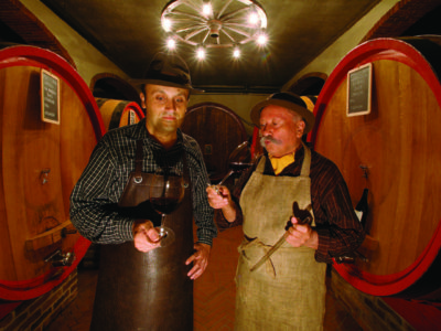 Brezza Orestre ed Enzo nella loro cantina di Barolo